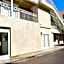 California Comfort & Suites