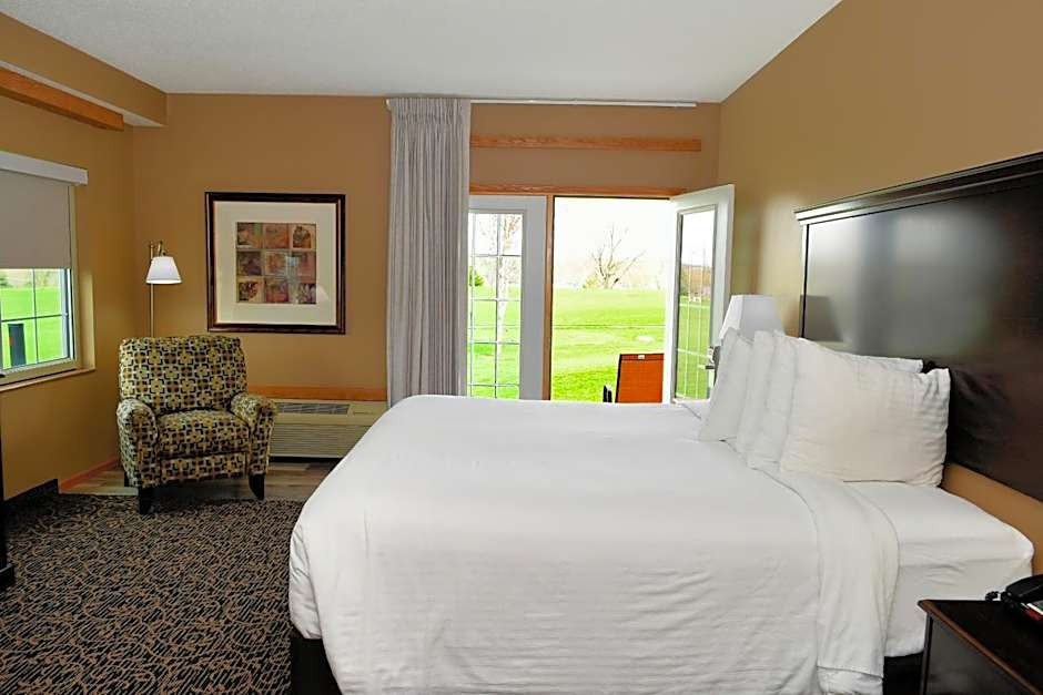 Cobblestone Inn & Suites - Denison | Majestic Hills