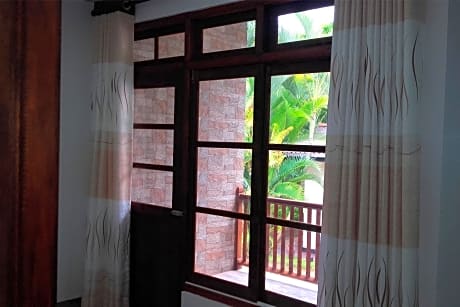 Deluxe Double Room with Mountain View and Balcony