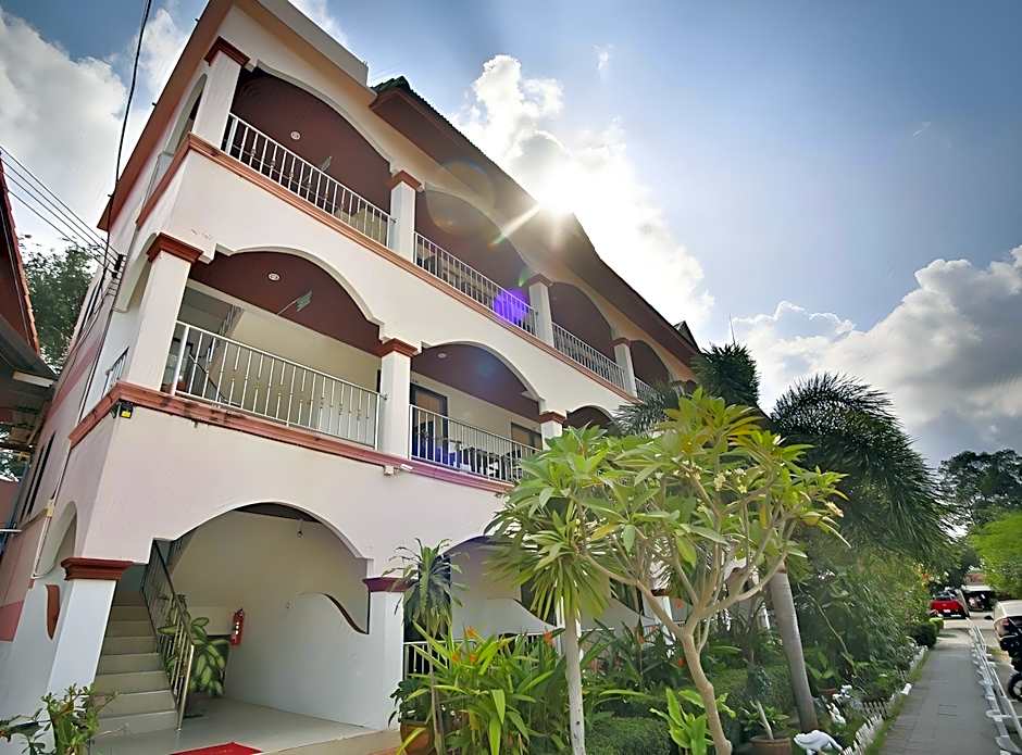 Lotus Friendly Hotel
