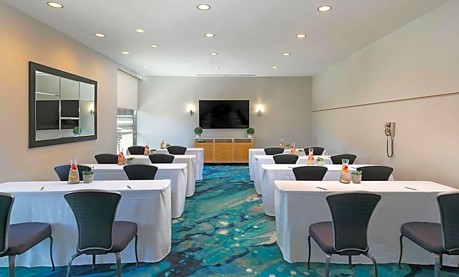 The Belamar Hotel Manhattan Beach, Tapestry Collection by Hilton