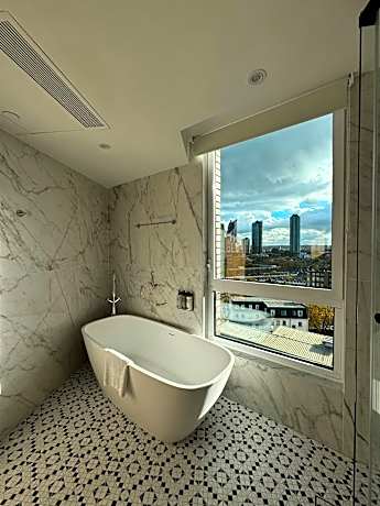 Junior Suite Sky View triple (1 Queen Bed and 1 Double Sofa Bed)