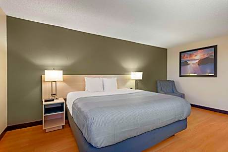 1 King Bed Efficiency Nonsmoking Accessible