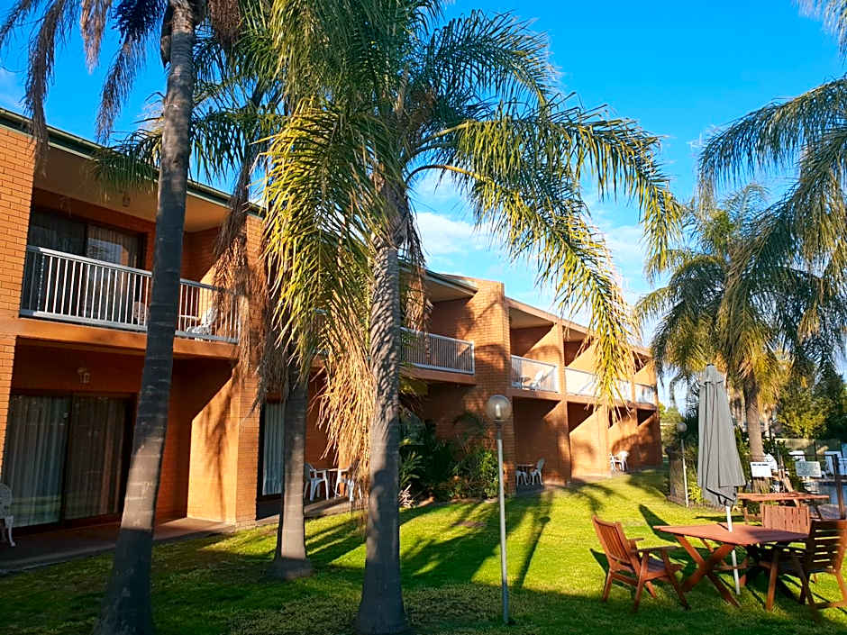 Crystal Fountain Motel