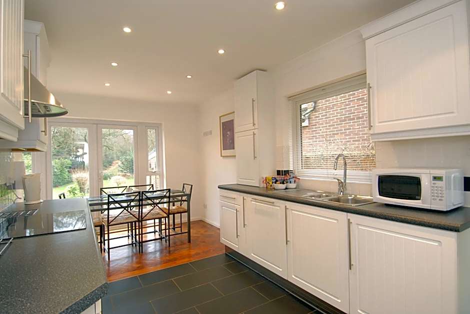 Abacus Bed and Breakfast, Blackwater, Hampshire