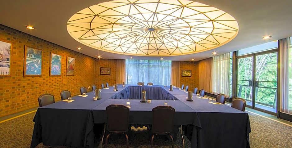 Williamsburg Woodlands Hotel & Suites, an official Colonial Williamsburg Hotel