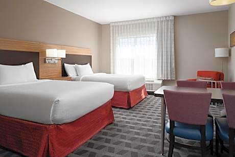 Studio with Two Queen Beds - Hearing Accessible