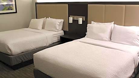 Standard Queen Room with Two Queen Beds and Mobility Accessible Tub