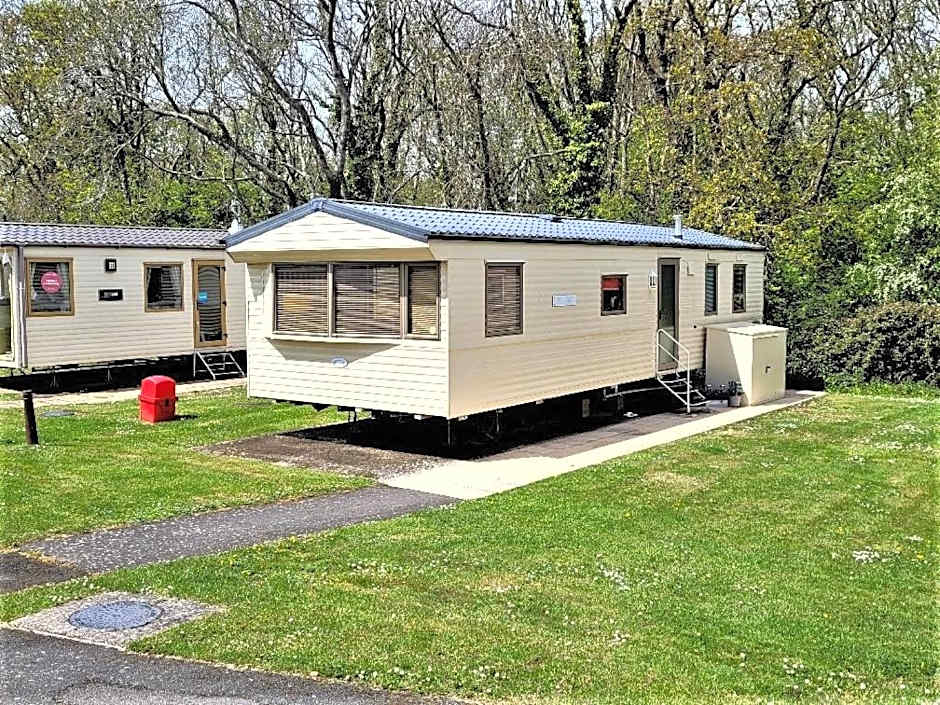 "Trinity" at Whitecliff Bay Isle of Wight- Yarborough View 4