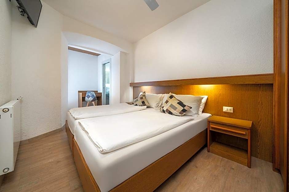 Foto 1 di 4 di Standard 1 Double Bed or 2 Beds, Balcony