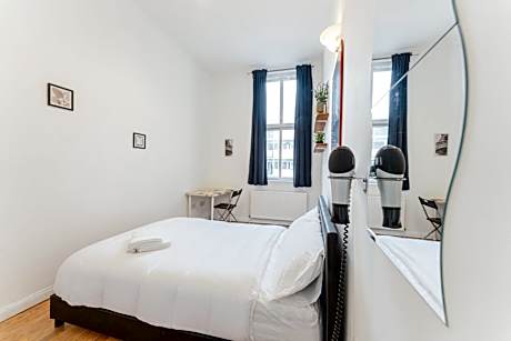 Deluxe Double Room with Shared Bathroom (Room 2)