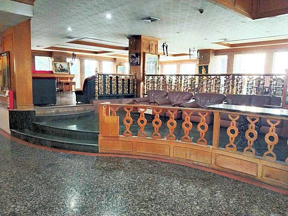 OYO 75466 13 Coins Bang Yai Hotel