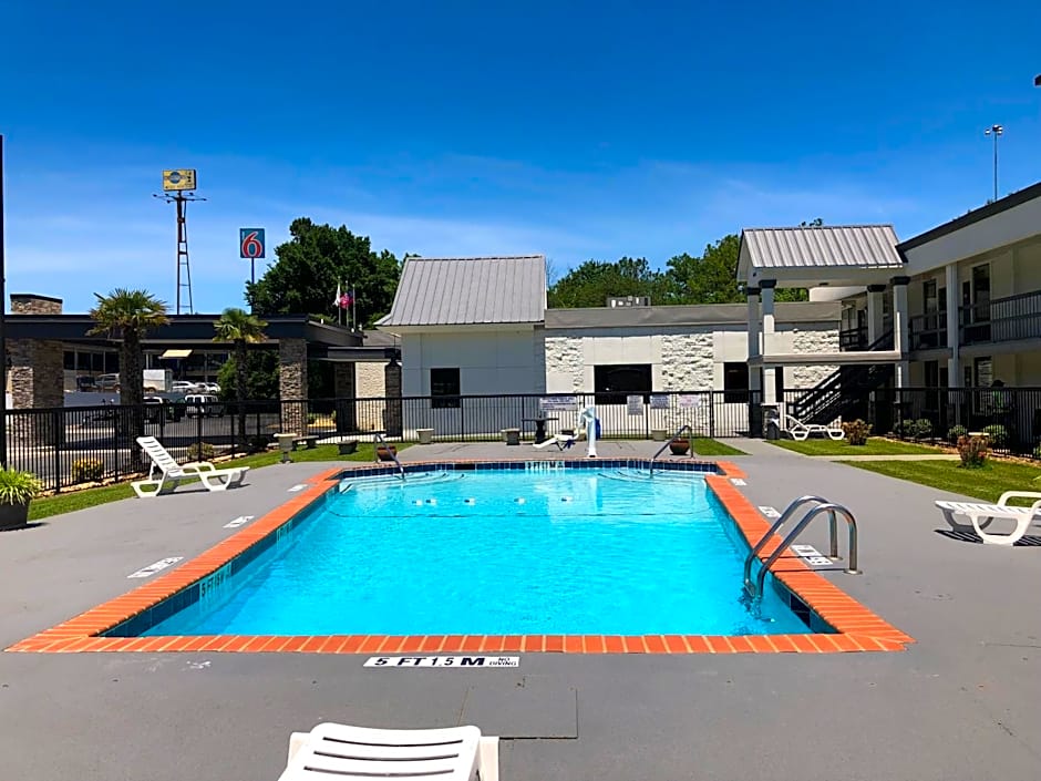 Quality Inn Dalton East