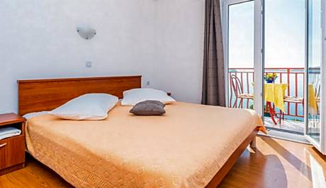 Studio Apartment with Sea View (2 Adults)