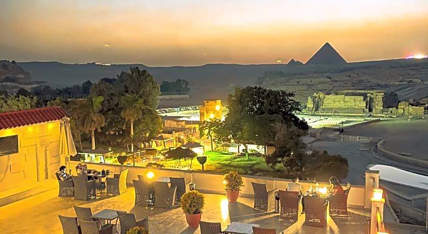 Egypt pyramids inn