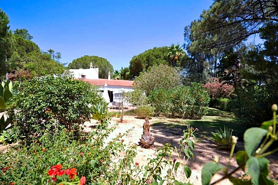 Fantastic outdoor area, private pool, Tennis Court Golf Practice Facility