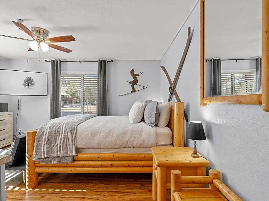 Carriage House Condominiums by All Seasons Resort Lodging