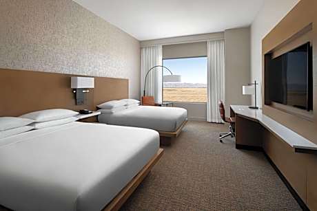 Guest room, 2 Queen, Mountain view (Mobility Accessible w/ Tub)