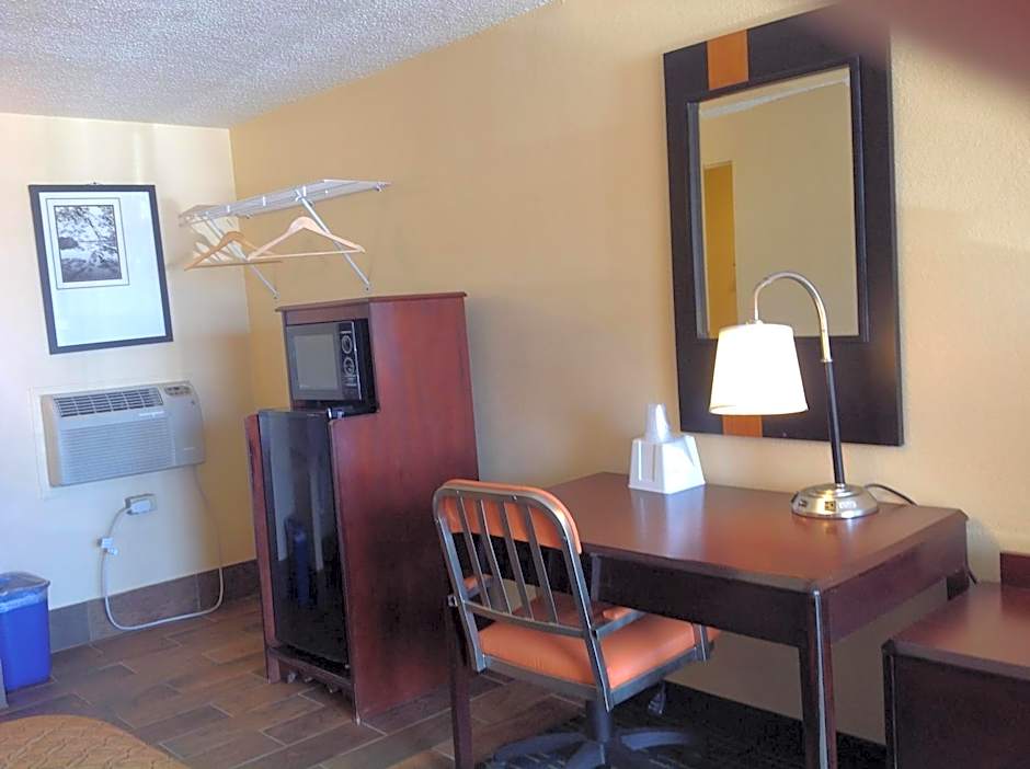 DIAMOND INN & SUITES