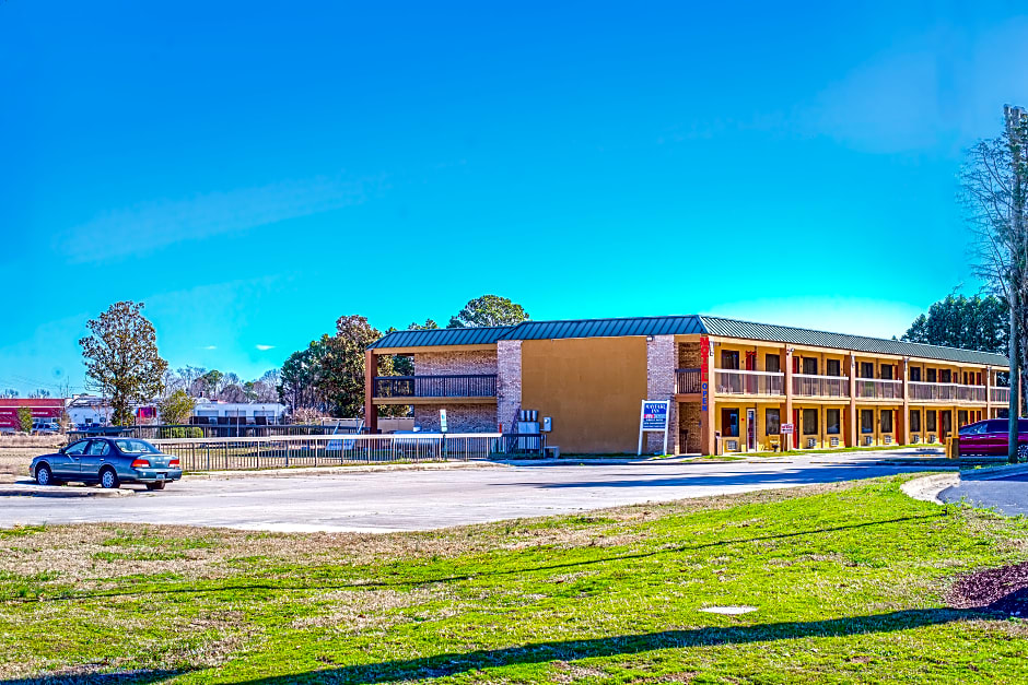 Mayfair Inn by OYO Williamston Hwy 64