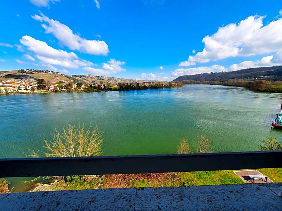 Logis Hôtel Le Bellevue