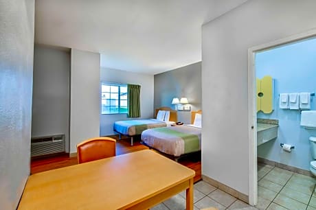 Deluxe Quadruple Room - Smoking