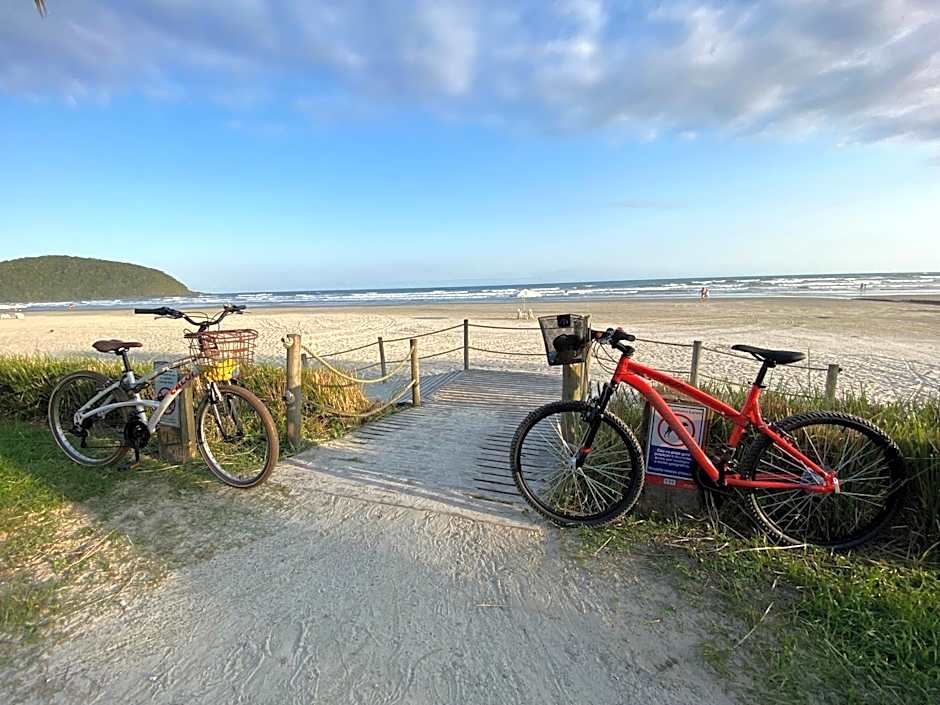 Flat estudio 110 Amarilis Riviera de São Lourenço, 03 piscina climatizada, serviço de hotelaria, limpesa e troca de toalhas diária, carregador veiculo elétrico e servico de praia finais de semana WiFi 500