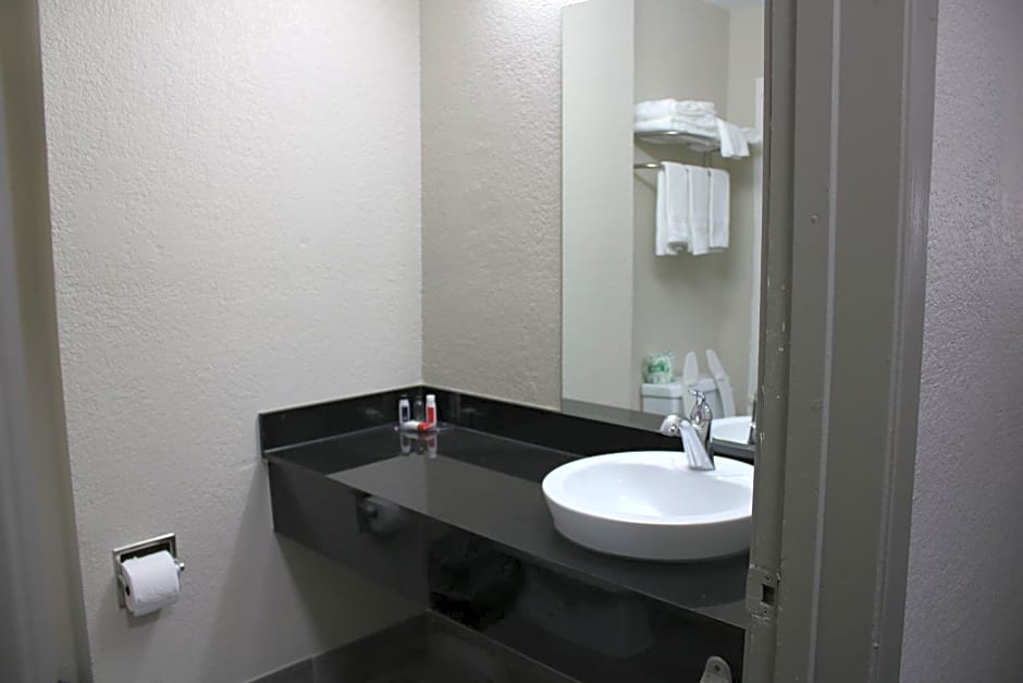 Days Inn by Wyndham Waco University Area