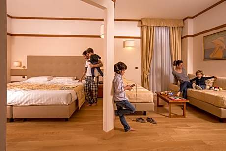 Family Room (2 Adults + 2 Children)