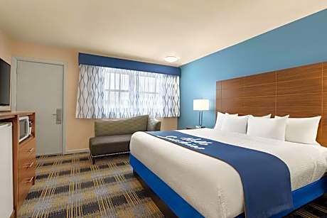 1 Queen Bed Non-Smoking