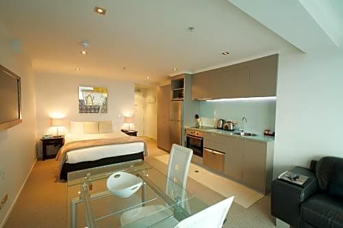 Distinction Wellington, Century City Hotel