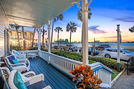 Bayfront Westcott House Bed & Breakfast