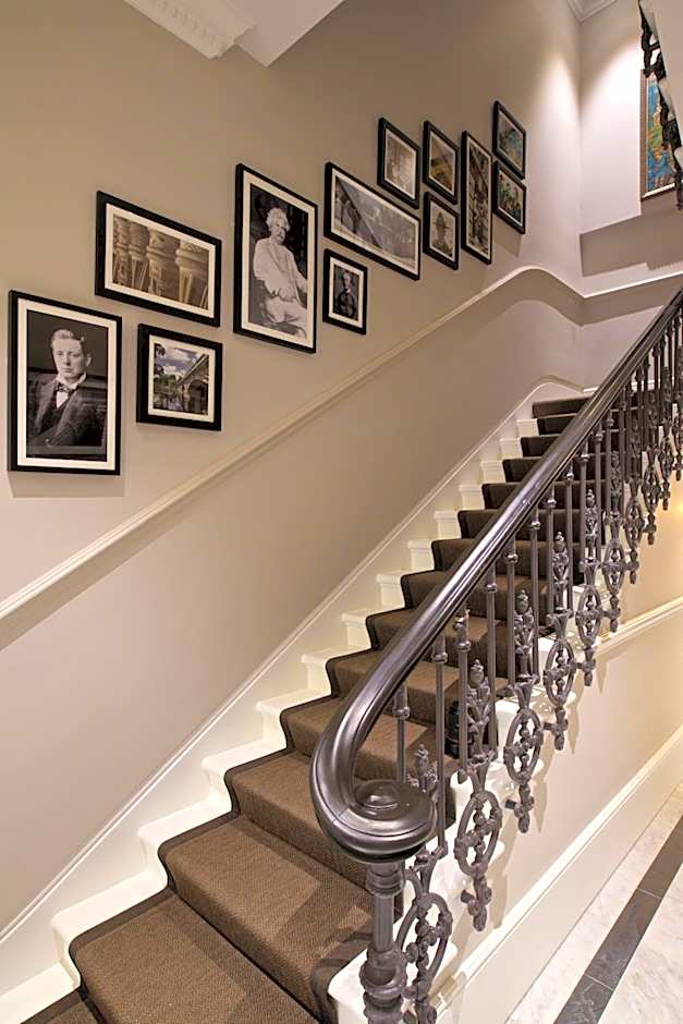 54 Queen's Gate Hotel