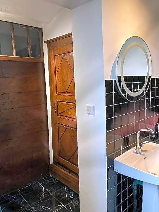 Les Horizons - SPA-JACUZZI - MASSAGE- SAUNA - 4 SAISONS - Piscine chauffée Toute l'année - 800m centre ville Nyons