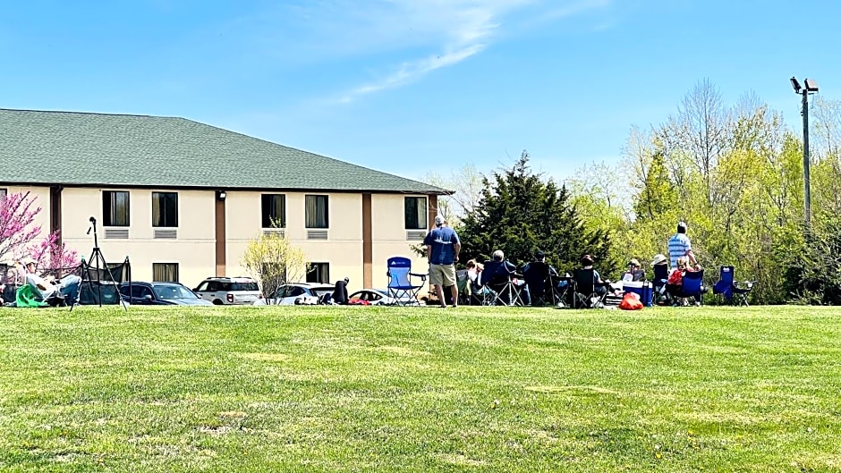 Pinckneyville Inn and Suites