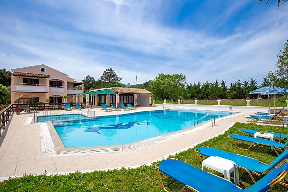 Nikos Pool House & Apartments