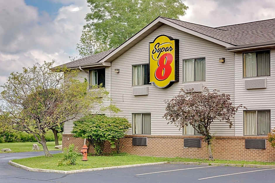 Super 8 by Wyndham Mentor/Cleveland Area