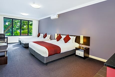 SUPERIOR ROOM, Family Room, 1 King bed + 2 Single beds
