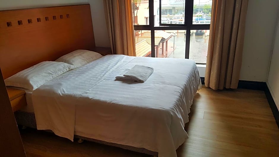 Homestay Marina Court