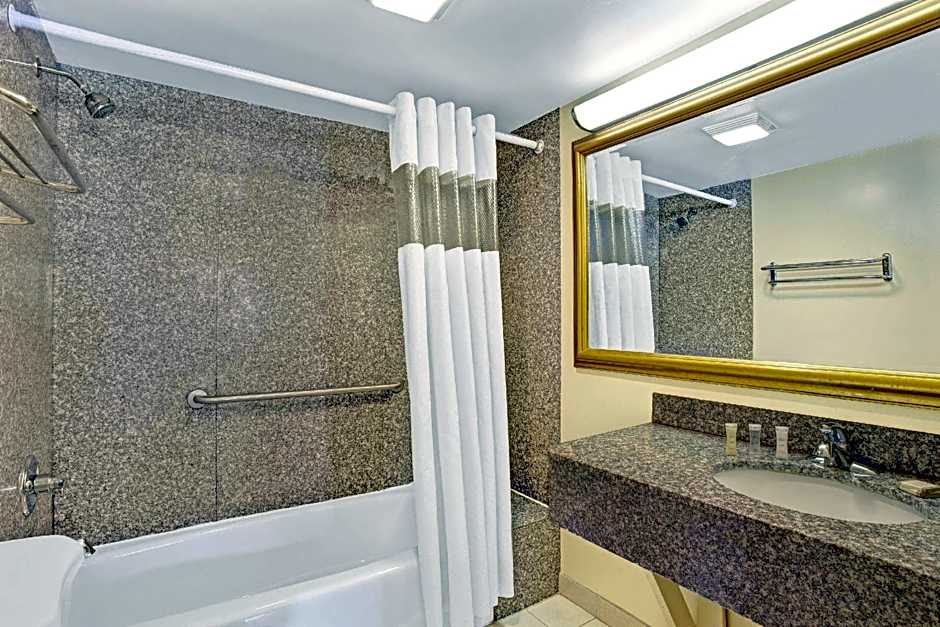 Howard Johnson by Wyndham Pikesville