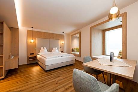 Junior Suite with Mountain View