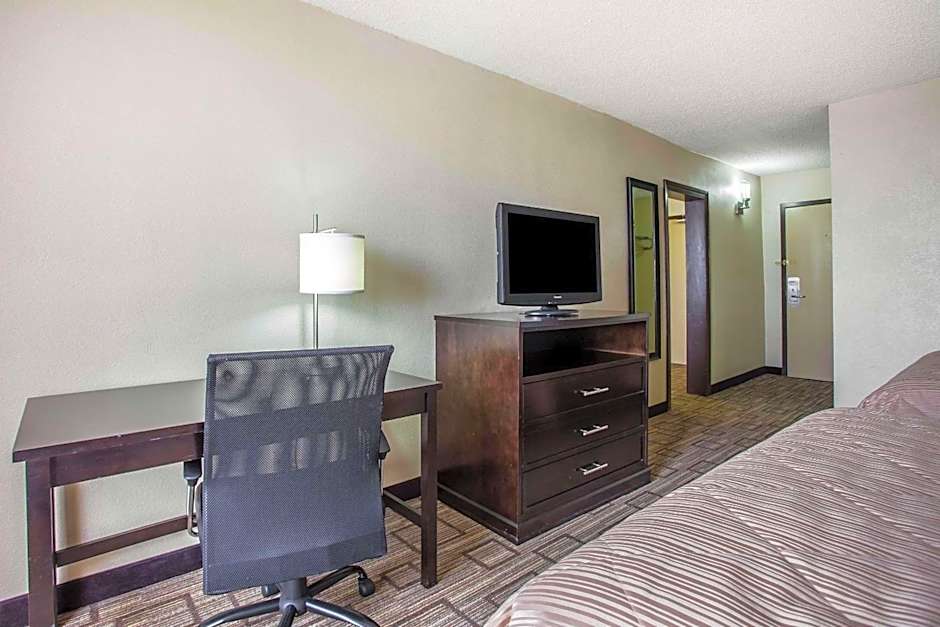 Clarion Hotel Fort Mill Near Amusement Park