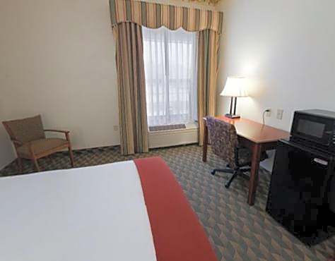 Holiday Inn Express Hotel & Suites Laurinburg By IHG