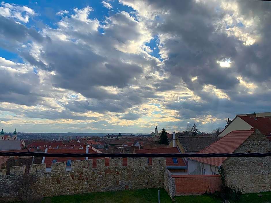 Várfal Wellness Panzió