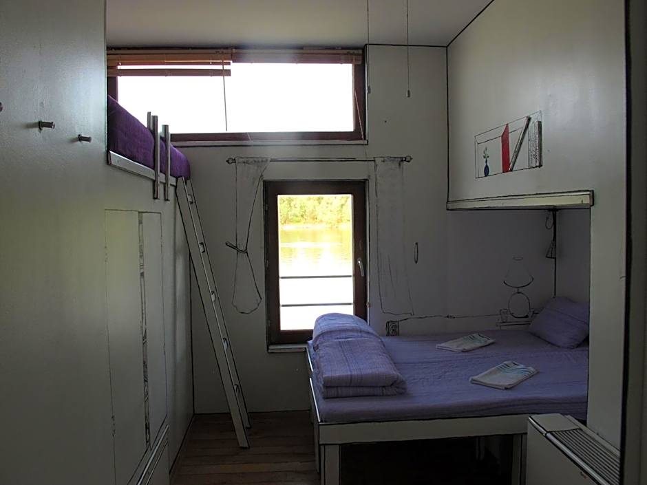 ArkaBarka Floating Hostel