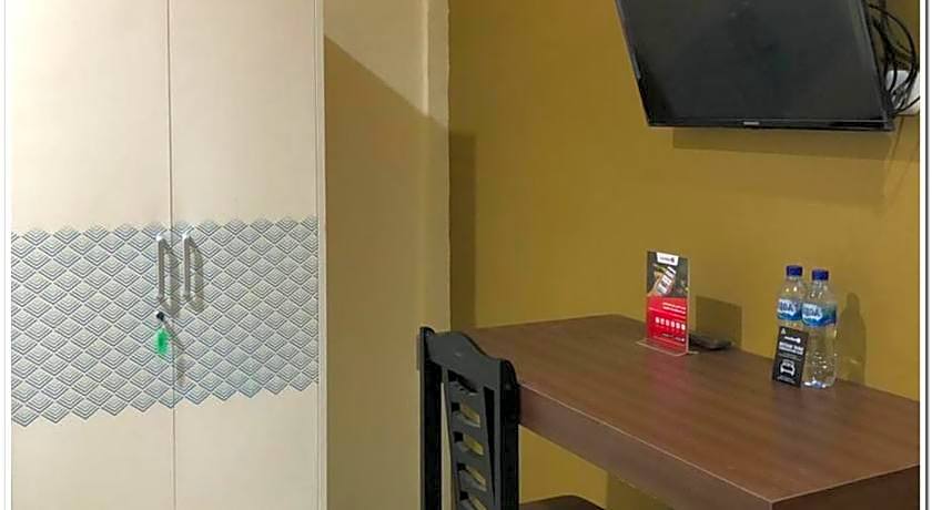 RedDoorz near RS Adam Malik Medan 2