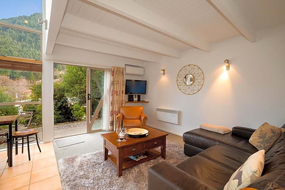 Cranbury Court Apartments