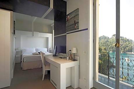 Deluxe Triple Room with Sea View