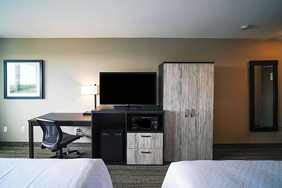 Best Western Plus Chocolate Lake Hotel