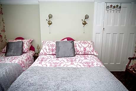 Triple Room with Private Bathroom